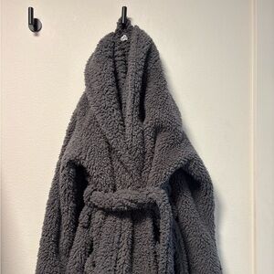 Pottery Barn women’s size small Sherpa robe